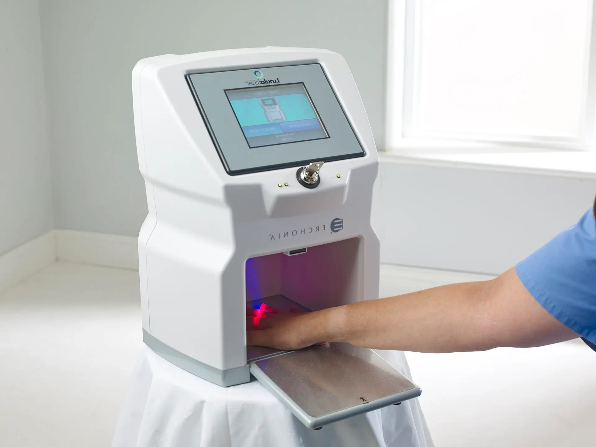 Lunula Laser Treatmetn for Fingernails with Nail Fungus